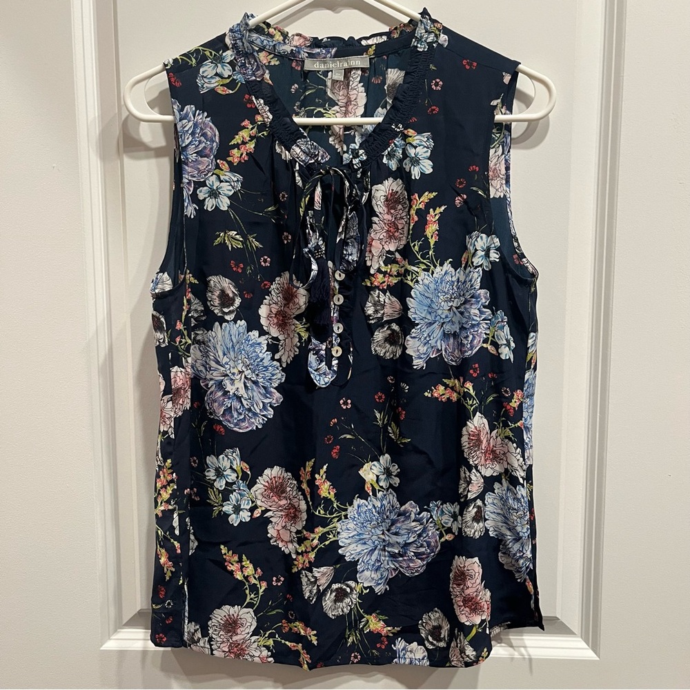 Daniel Rainn Navy Floral 100% Silk Sleeveless Blouse Size PM.